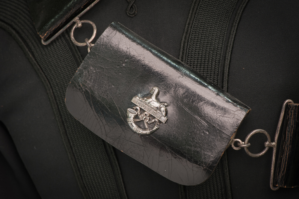 Cross belt pouch