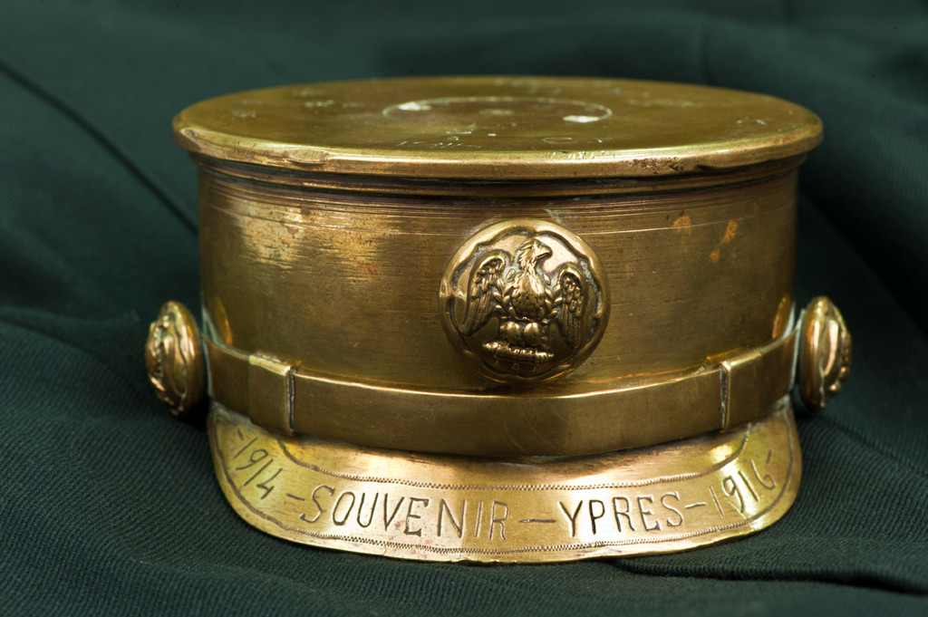 First World War engraved shell case